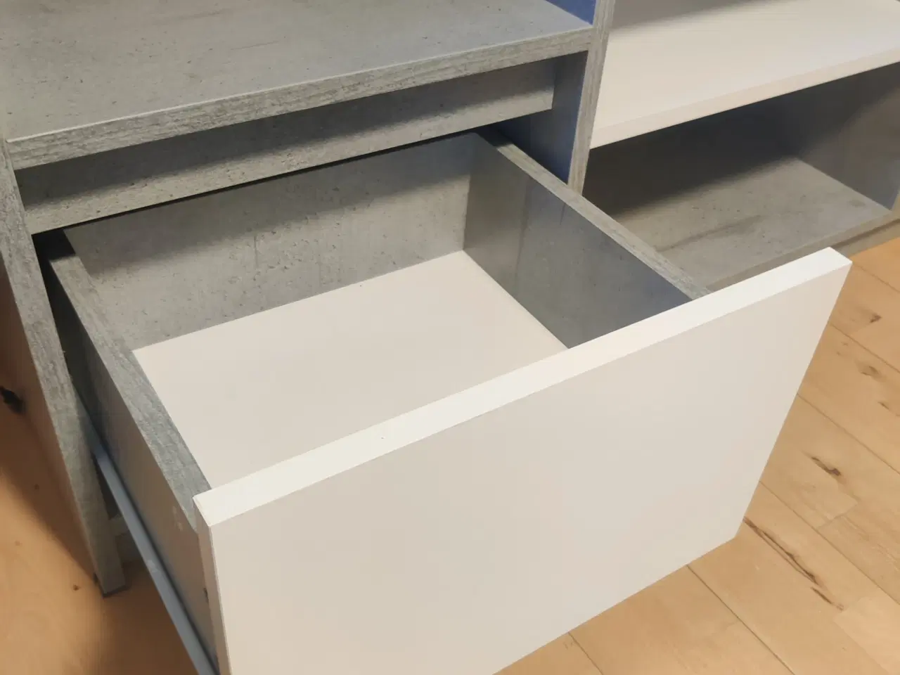 Billede 2 - Skænk. hvid/beton