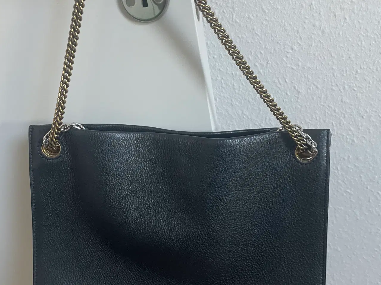 Billede 11 - Marc Jacobs sort skuldertaske 