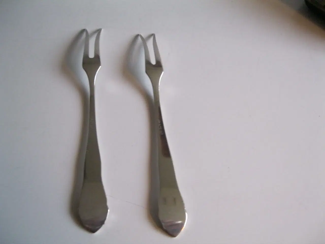 Billede 2 - Fransk Lilje 2 pålægsgafler sølvplet 