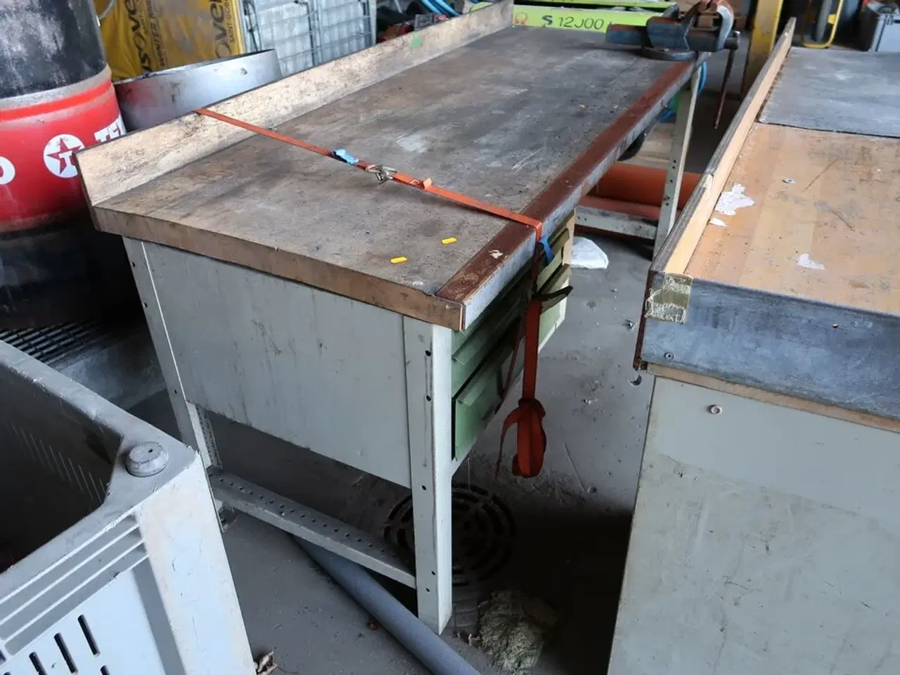 Billede 1 - Arbejdsbord med skruestik