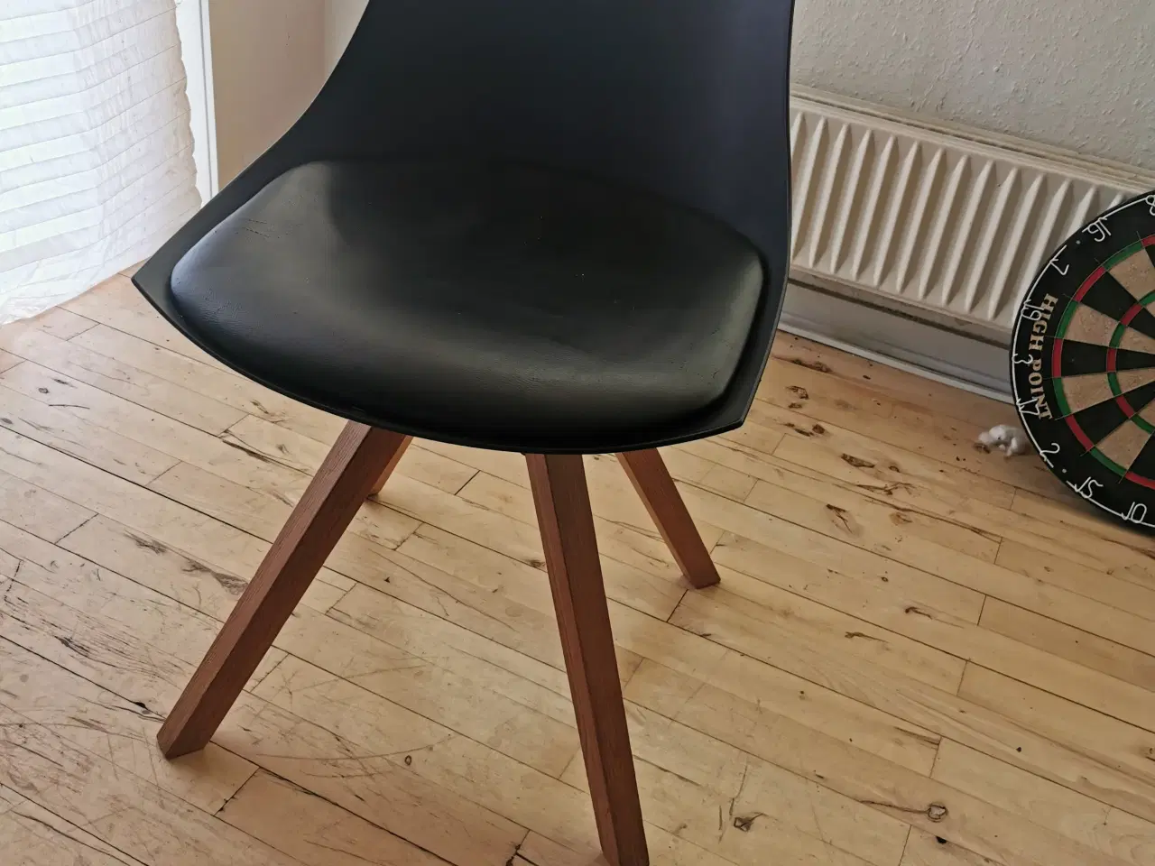 Billede 2 - Sort læder stol med træben