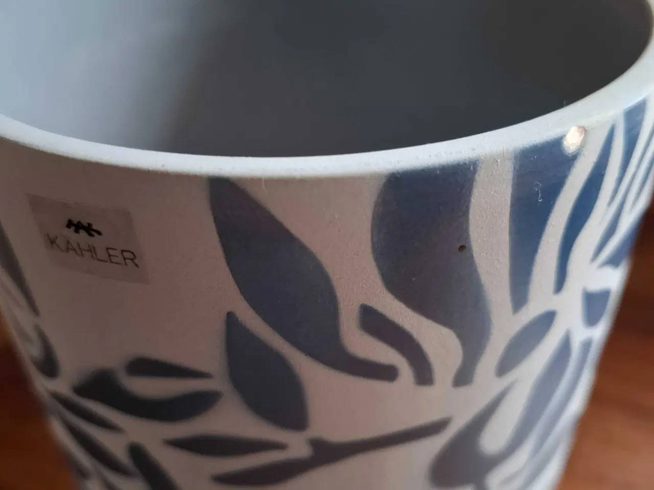 Billede 2 - Kahlervase med lille skramme