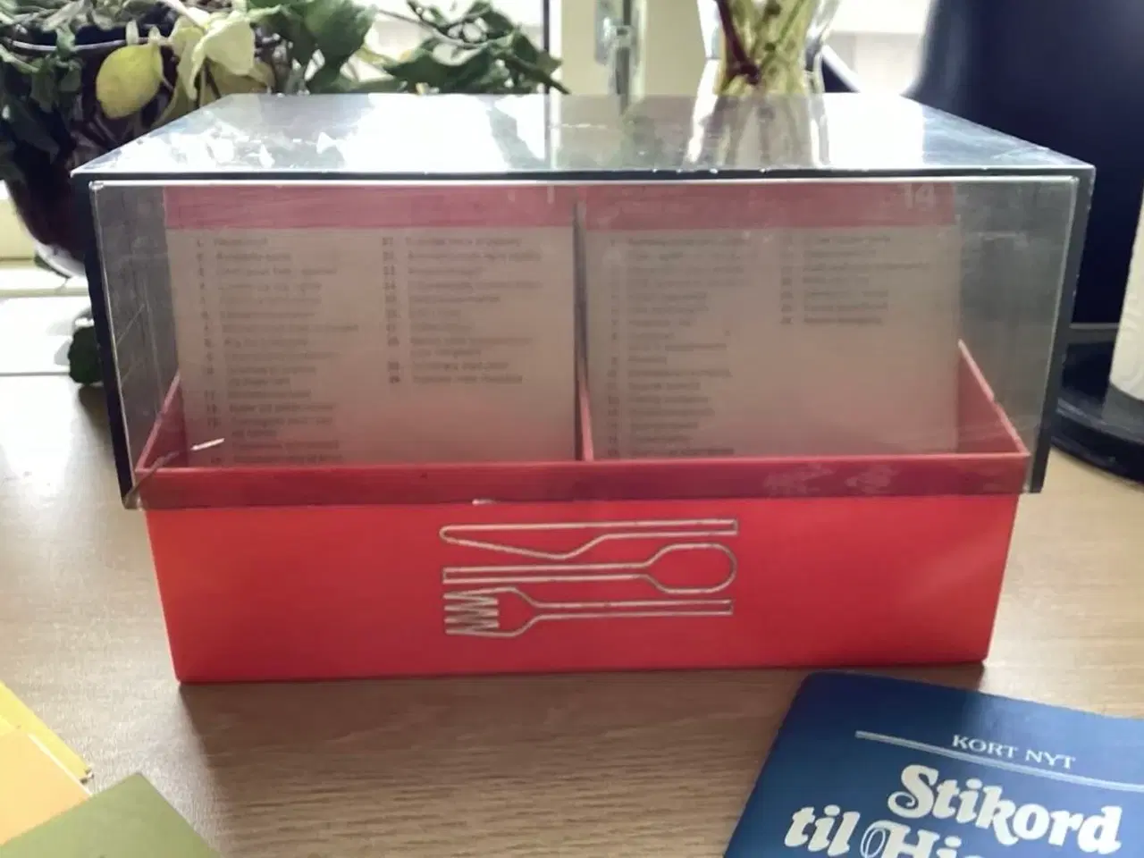 Billede 2 - Hjemmets opskrifter i kasse/boks