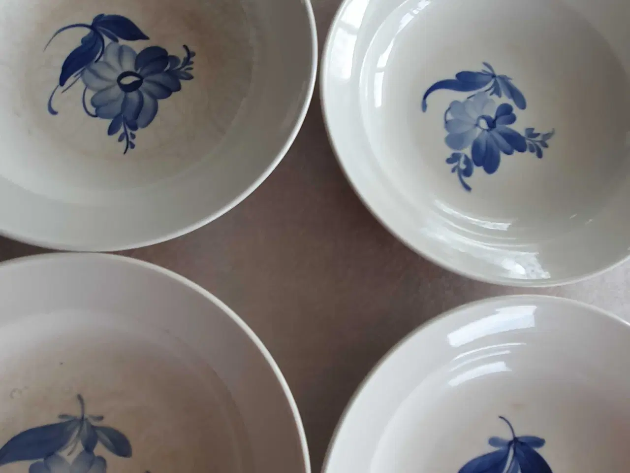 Billede 10 - Tallerkner med blå blomst