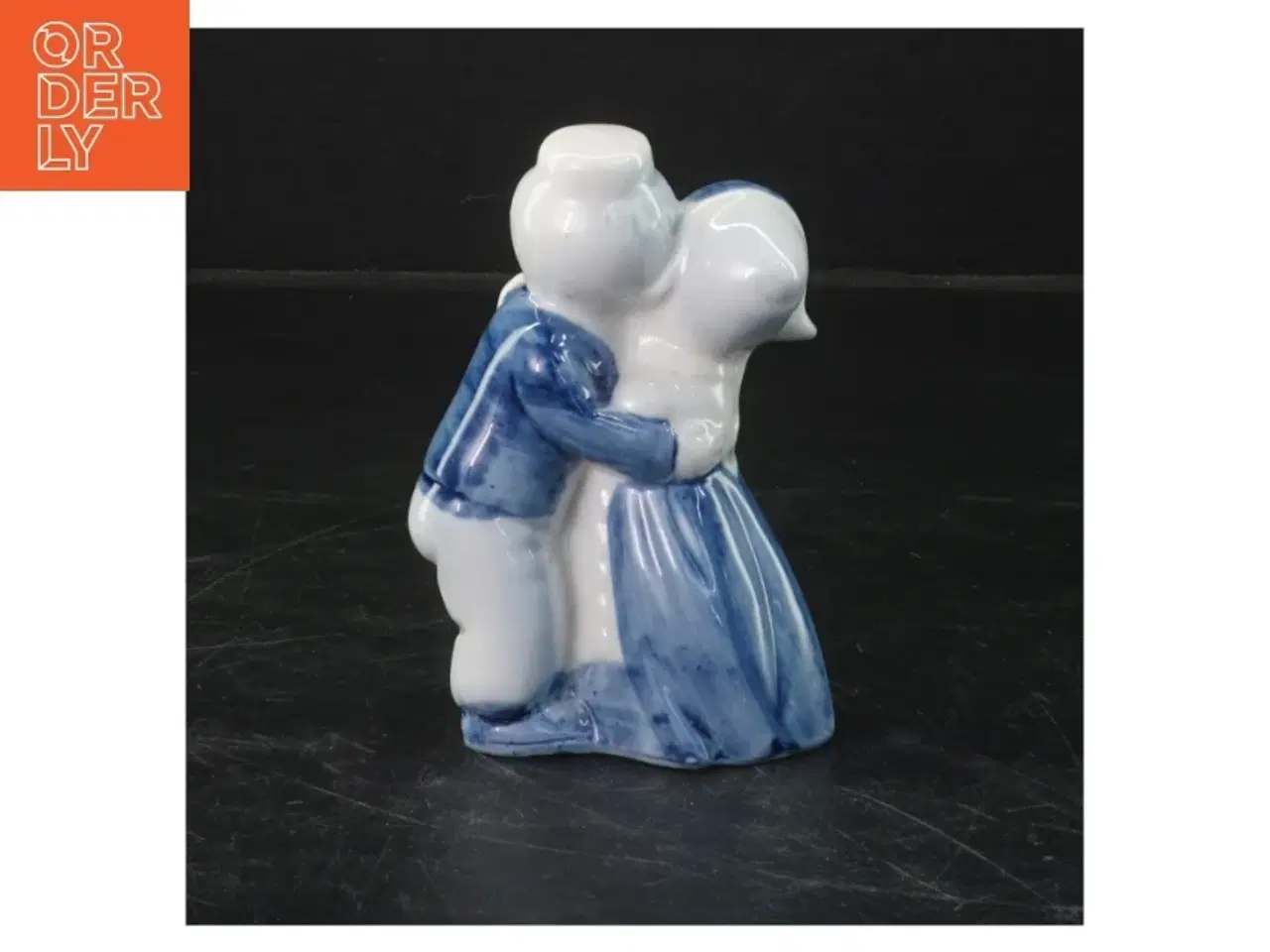Billede 3 - Keramisk kyssefigur (str. 11x8x4 cm)