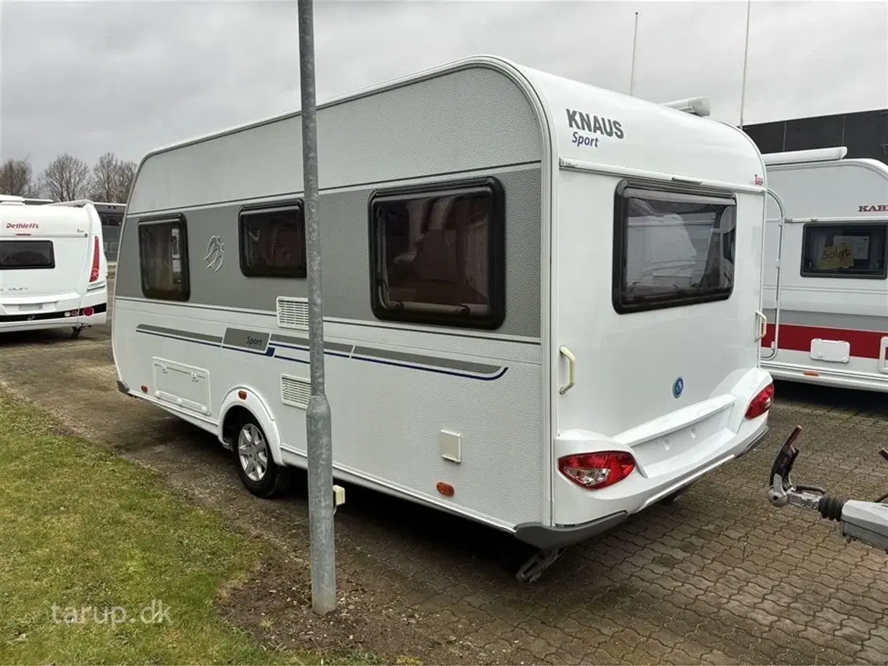 Billede 4 - 2013 - Knaus Sport 450 FU   Fast monteret Thule markise, rundsiddegruppe, mover, Isabella sunshine, stabilisator, aircondition, varmtvand, udvendigt gasudtag og EL.