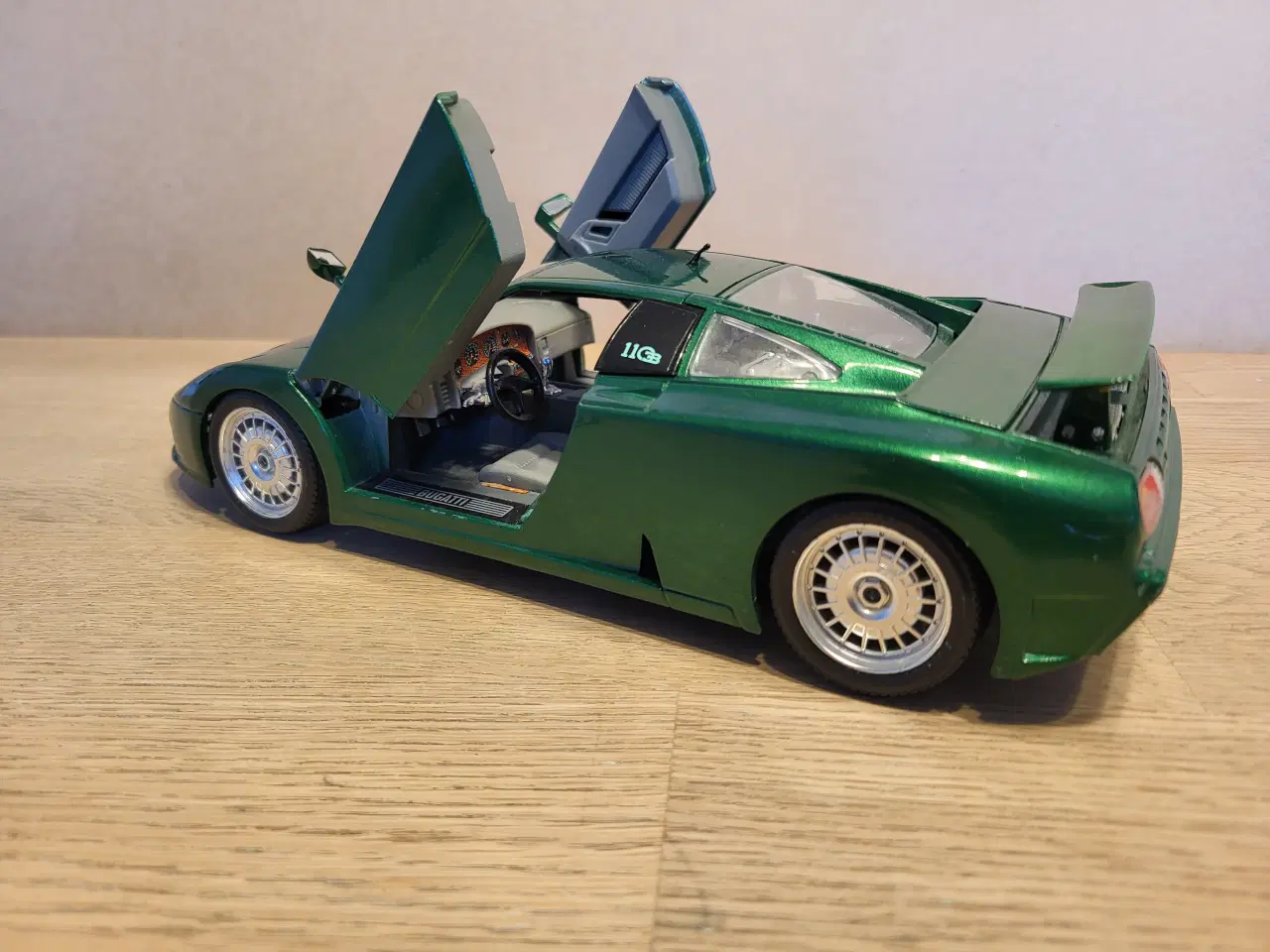 Billede 5 - Modelbil, Bugatti EB 110 (1991), skala 1:18