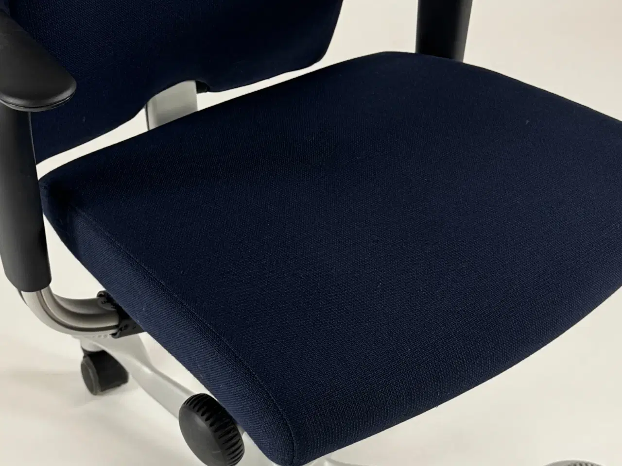 Billede 6 - HÅG Creed 6002 Kontorstol – Mørkeblå/Gråt Stel m. Armlæn 200 mm