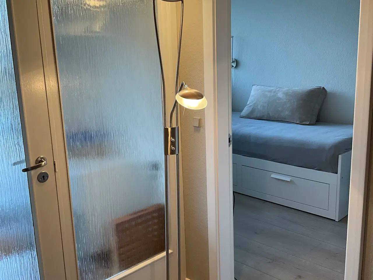 Billede 2 - Standerlampe med uplight