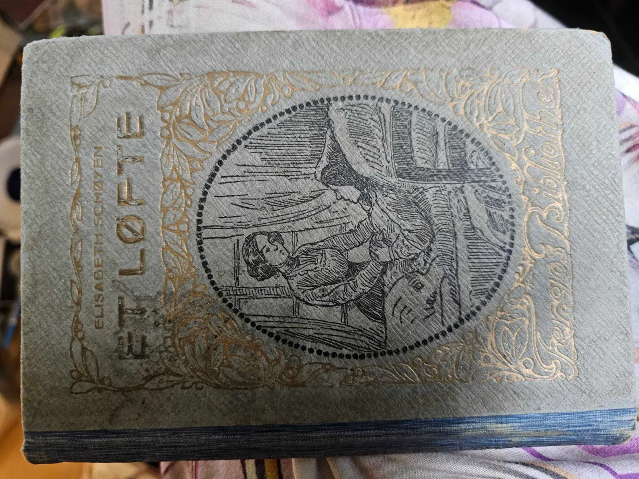 Billede 2 - Et løfte af Elisabeth Schøyen