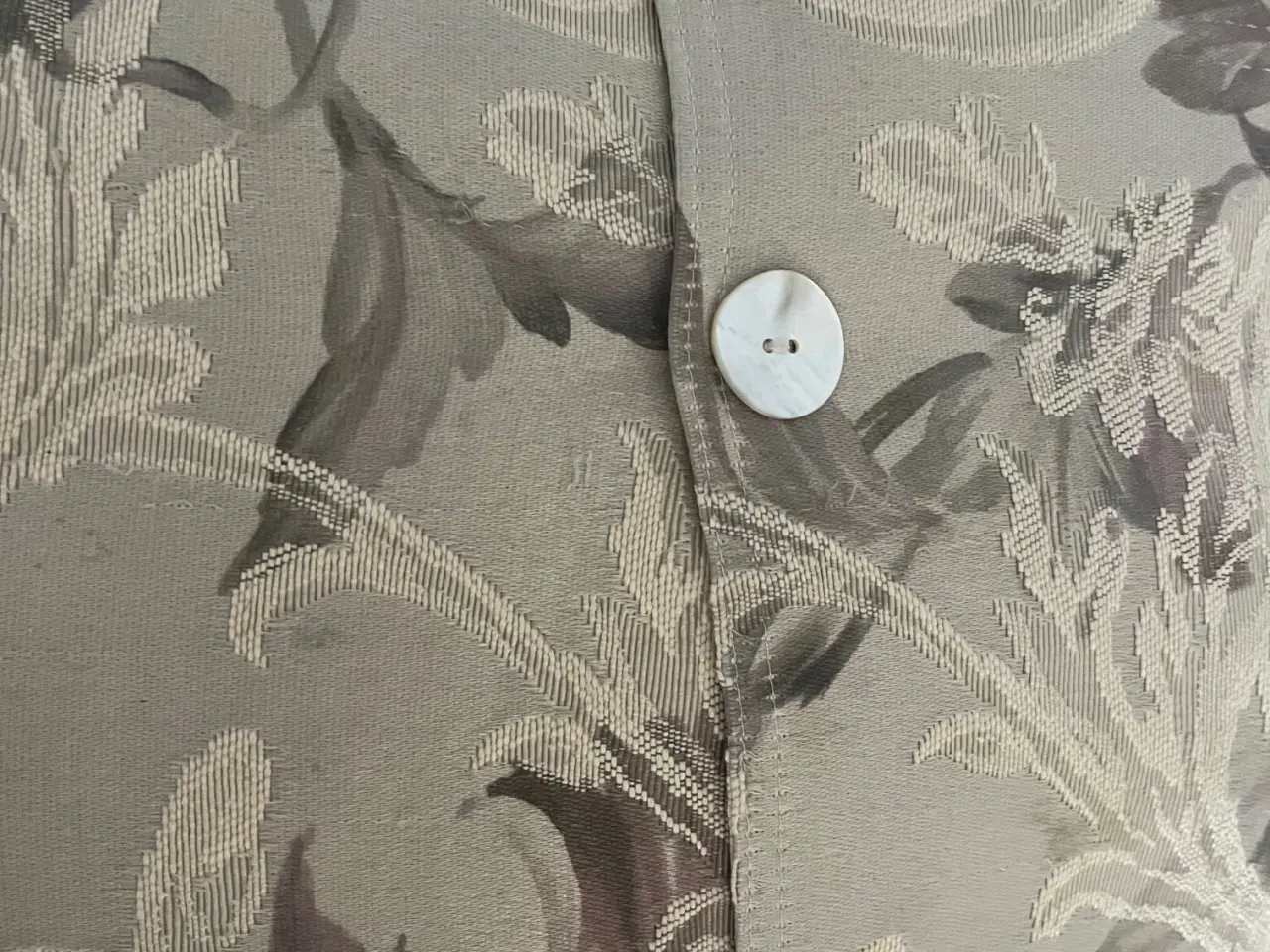 Billede 3 - Smuk Lene Bjerre pyntepude med perlemorsknapper