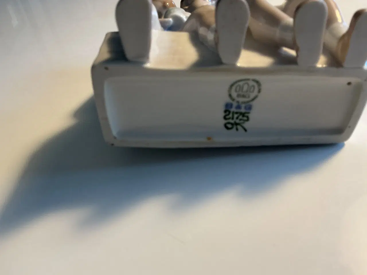 Billede 4 - B&G figur no. 2175 , dreng og pige siddende