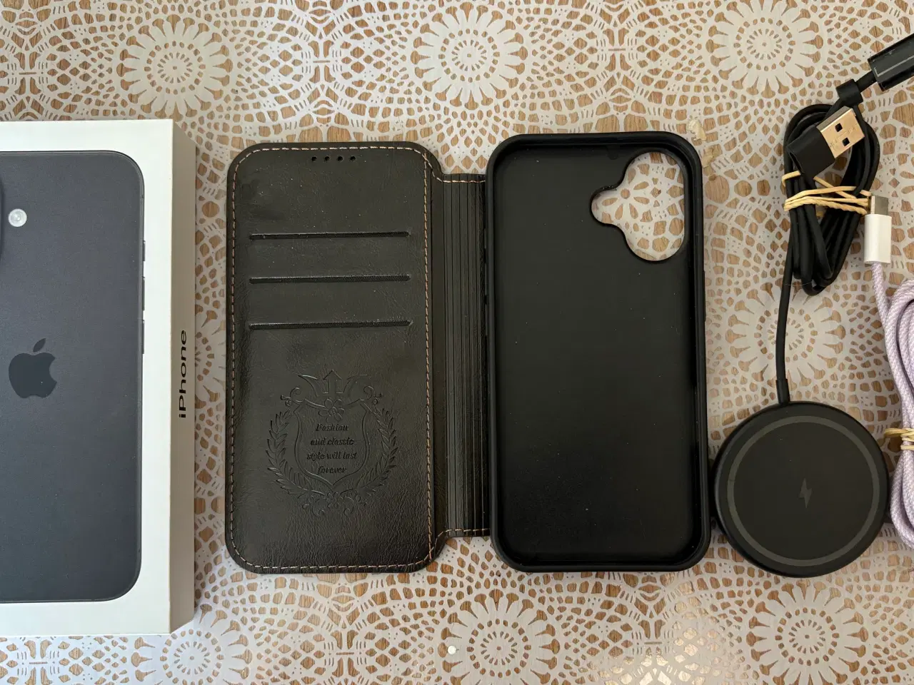 Billede 2 - Iphone 16 inkl ubrugt magnet cover og bordlader