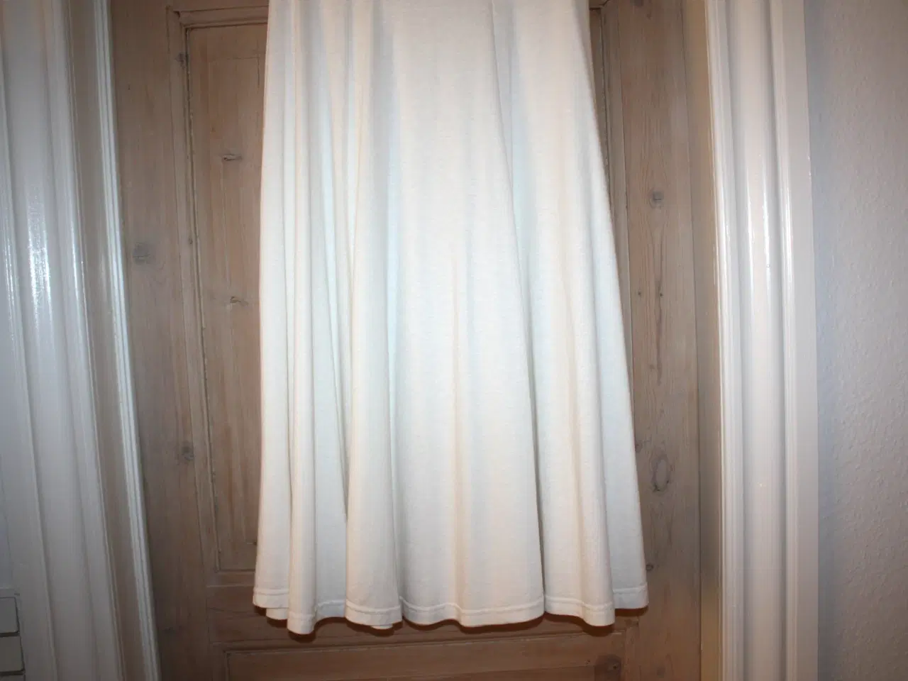 Billede 3 - Fransk nederdel talje 72 cm længde 85 cm