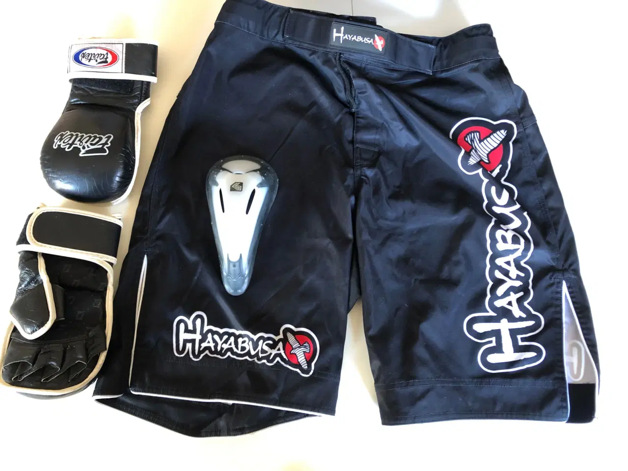 Billede 1 - Hayabusa shorts m. Handsker og skridtbeskytter