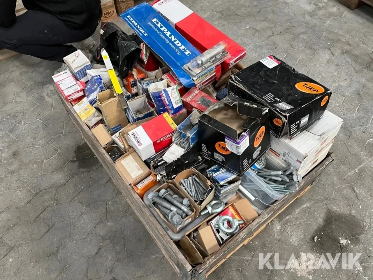 Billede 7 - Lot - Blandet skurer, søm med mere.