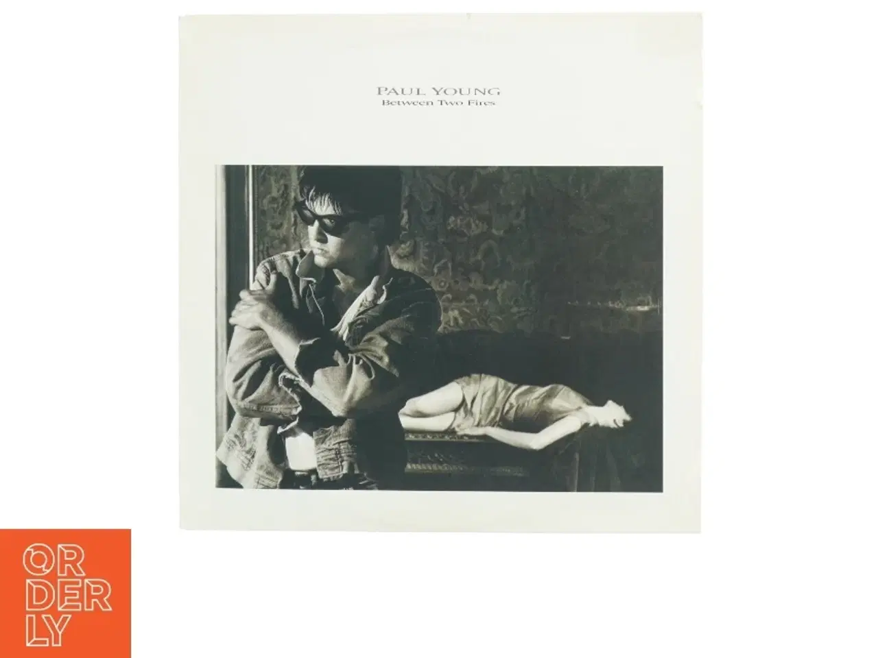 Billede 1 - Paul Young - Between Two Fires LP fra CBS Records (str. 31 x 31 cm)