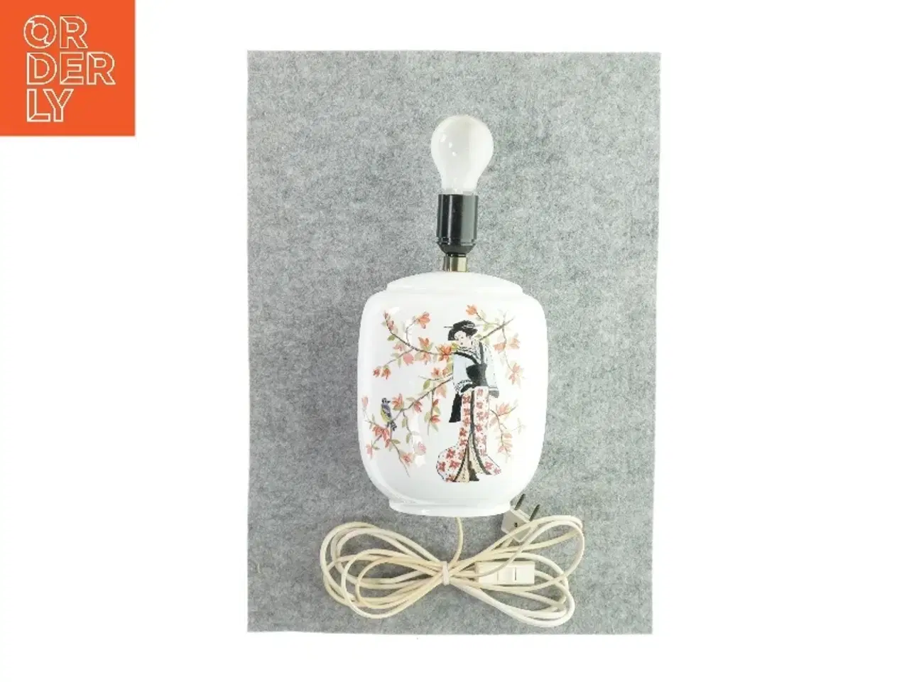 Billede 1 - Lampe med motiv (str. LBH 17x13x38 cm)