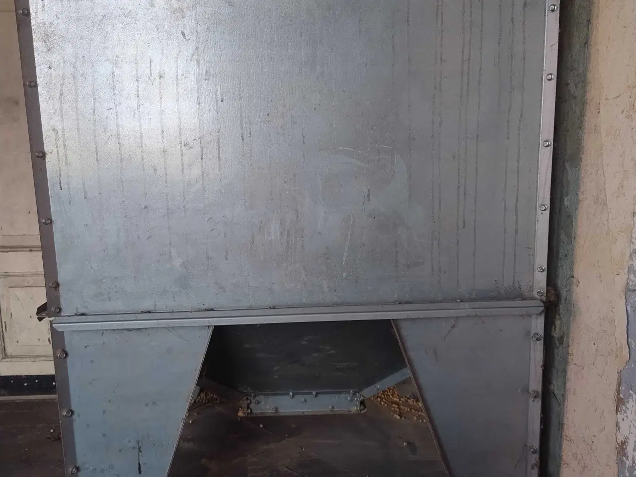 Billede 1 - Stålsilo anvendt til træpiller 