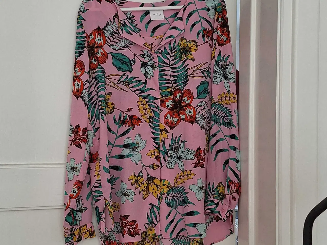 Billede 1 - Skjortebluse str.  M