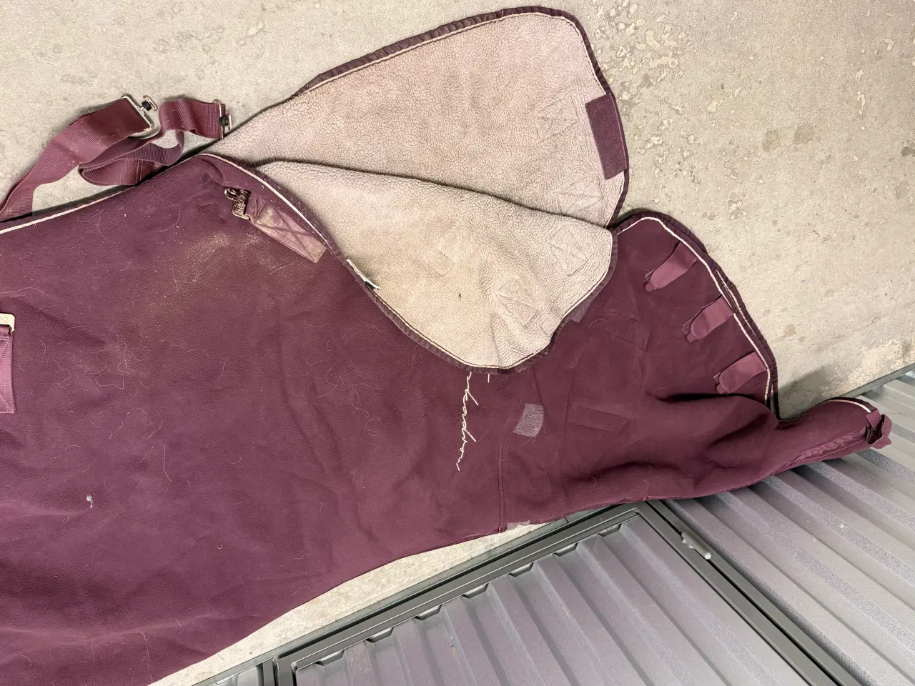 Billede 1 - Eskadron stalddækken med fór