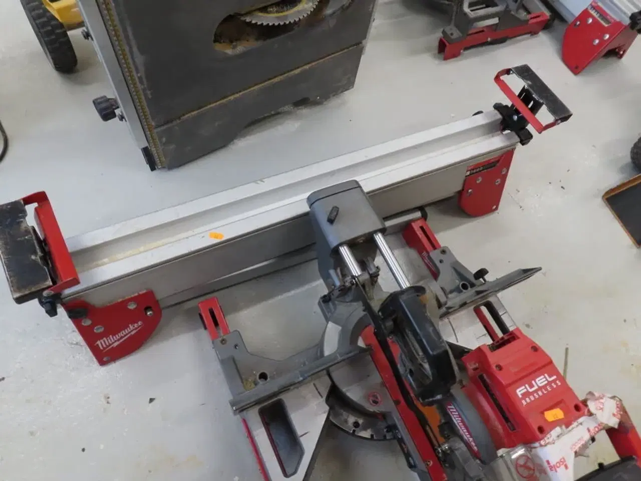 Billede 3 - Kap-/gerringssav med arbejdsstation, MILWAUKEE