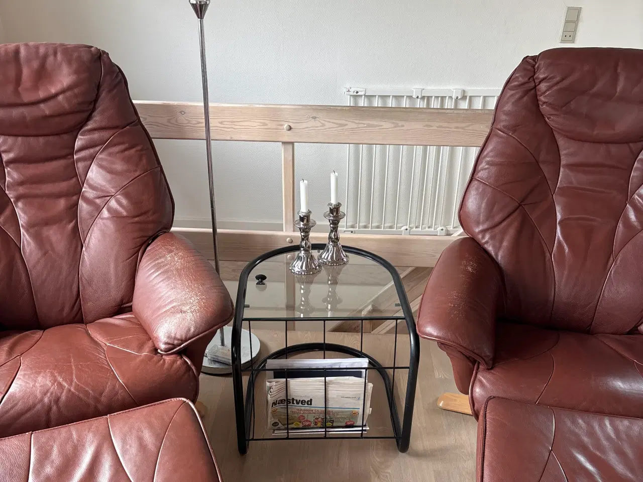 Billede 3 - Drejestol m/ skammel og glasbord