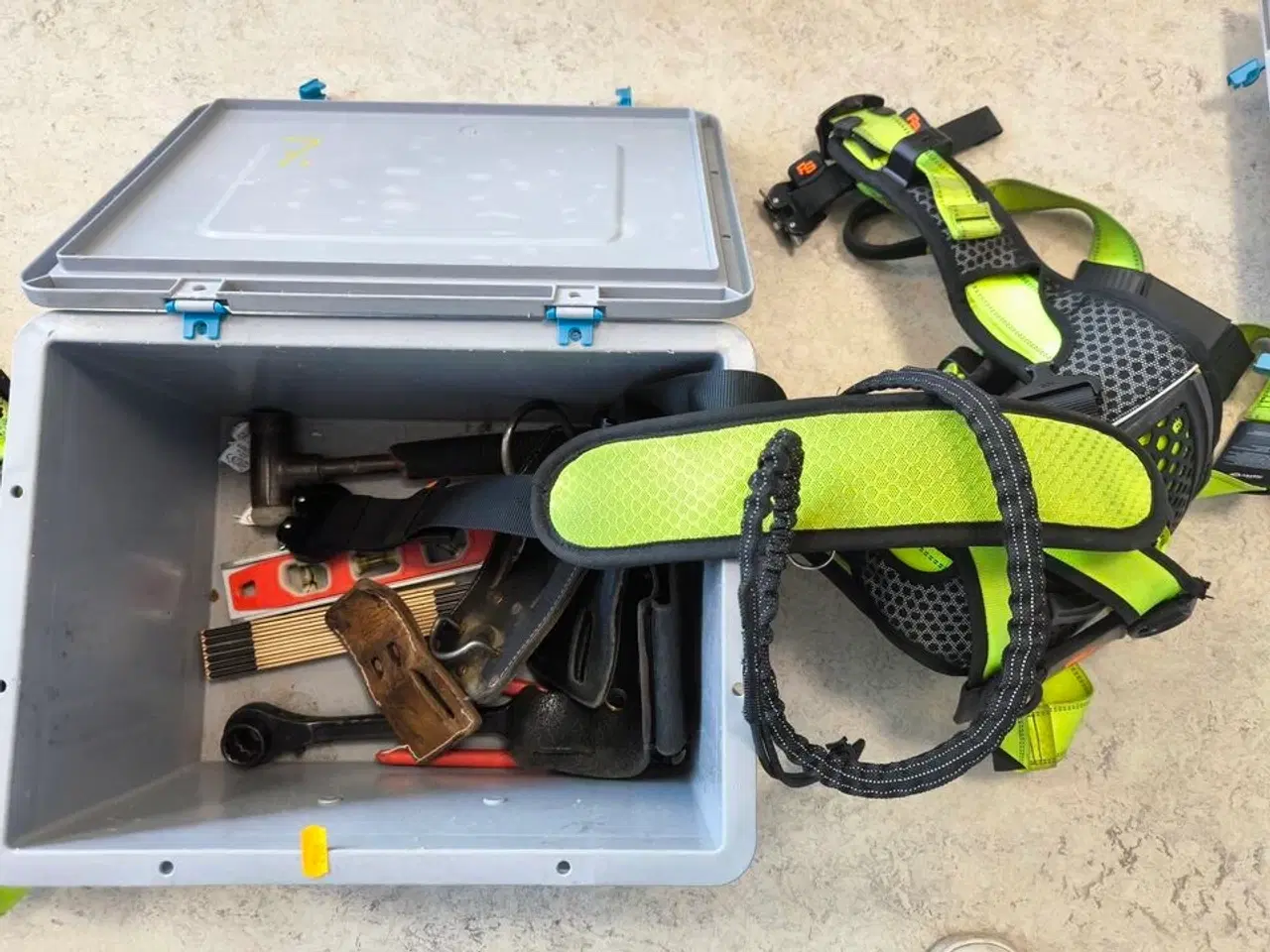 Billede 1 - Kasse m. sikringsgrej samt div.