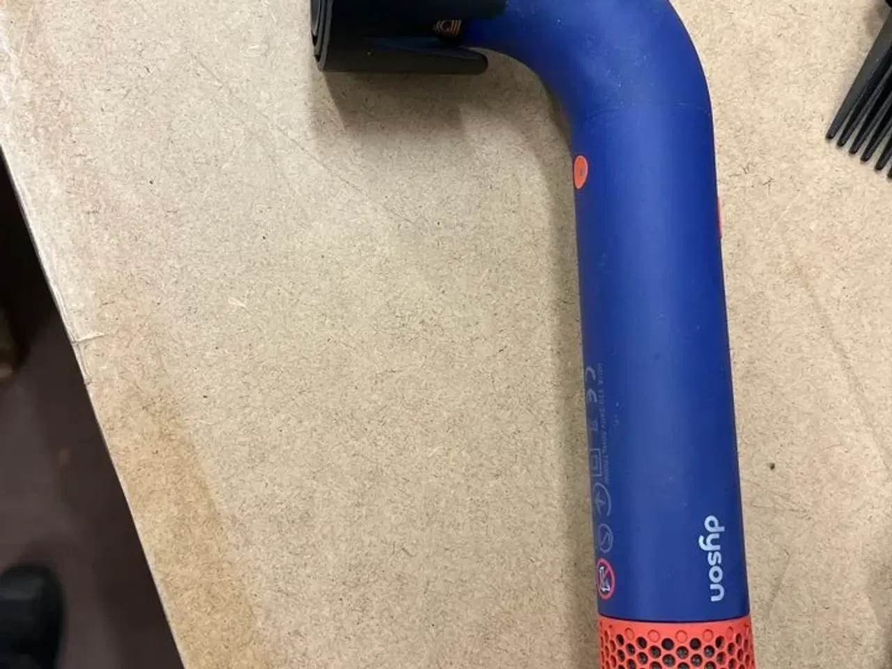 Billede 3 - 2 Stk. Hårtørrer DYSON +  Hårtrimmer PANASONIC  + Tilbehør