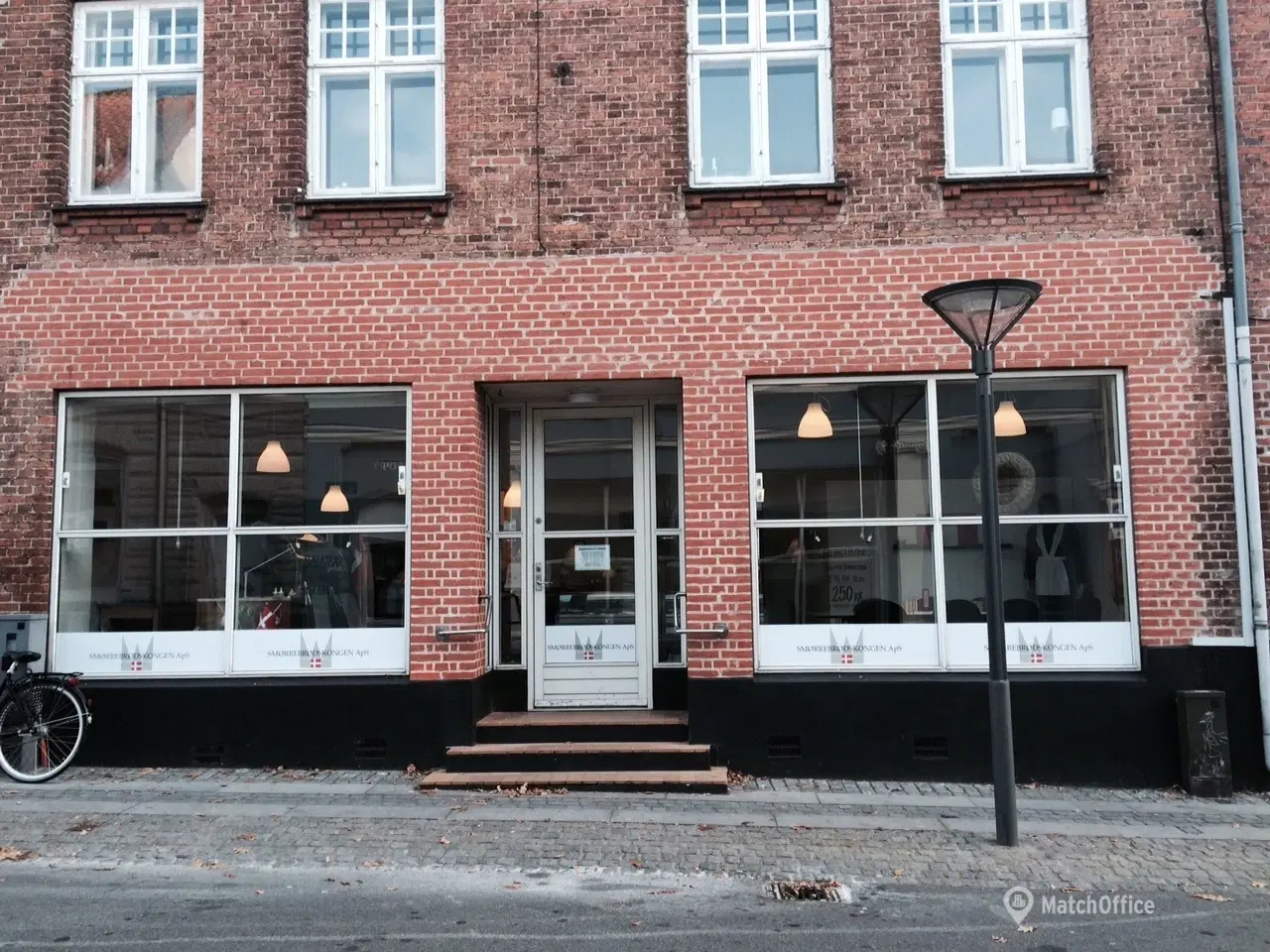 Billede 2 - velegnet til Take away- Brødudsalg- Blomsterforretning