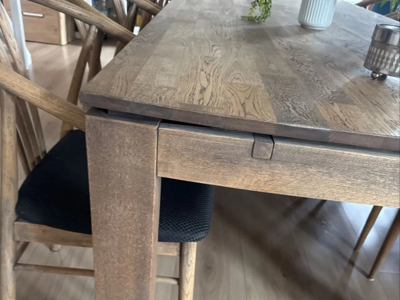 Billede 2 - Spisebord   Massivt eg 