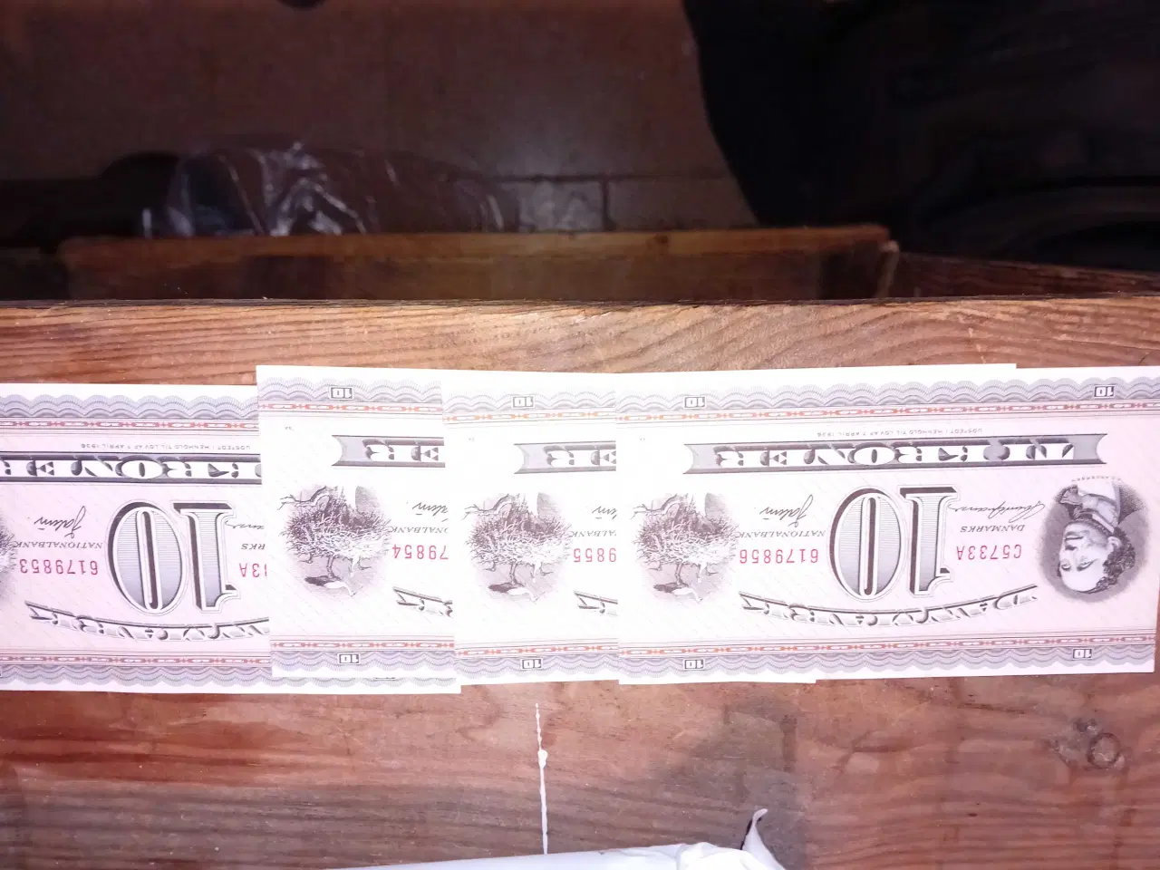 Billede 1 - 10 kr sedler i perfekt stand i fortløbende nummerr