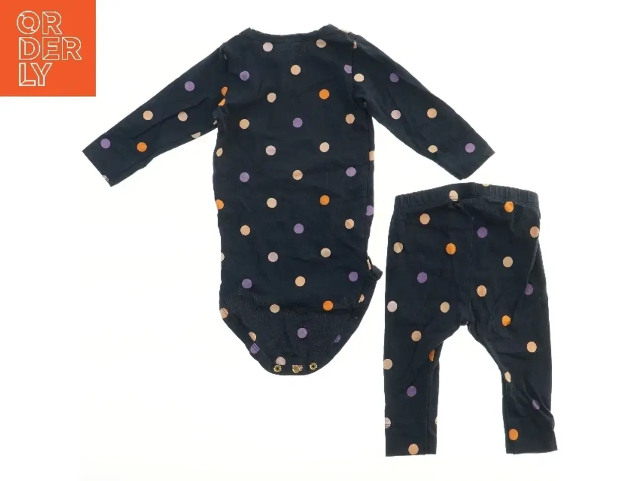 Billede 2 - Babysæt med prikker fra Name It (str. 62)