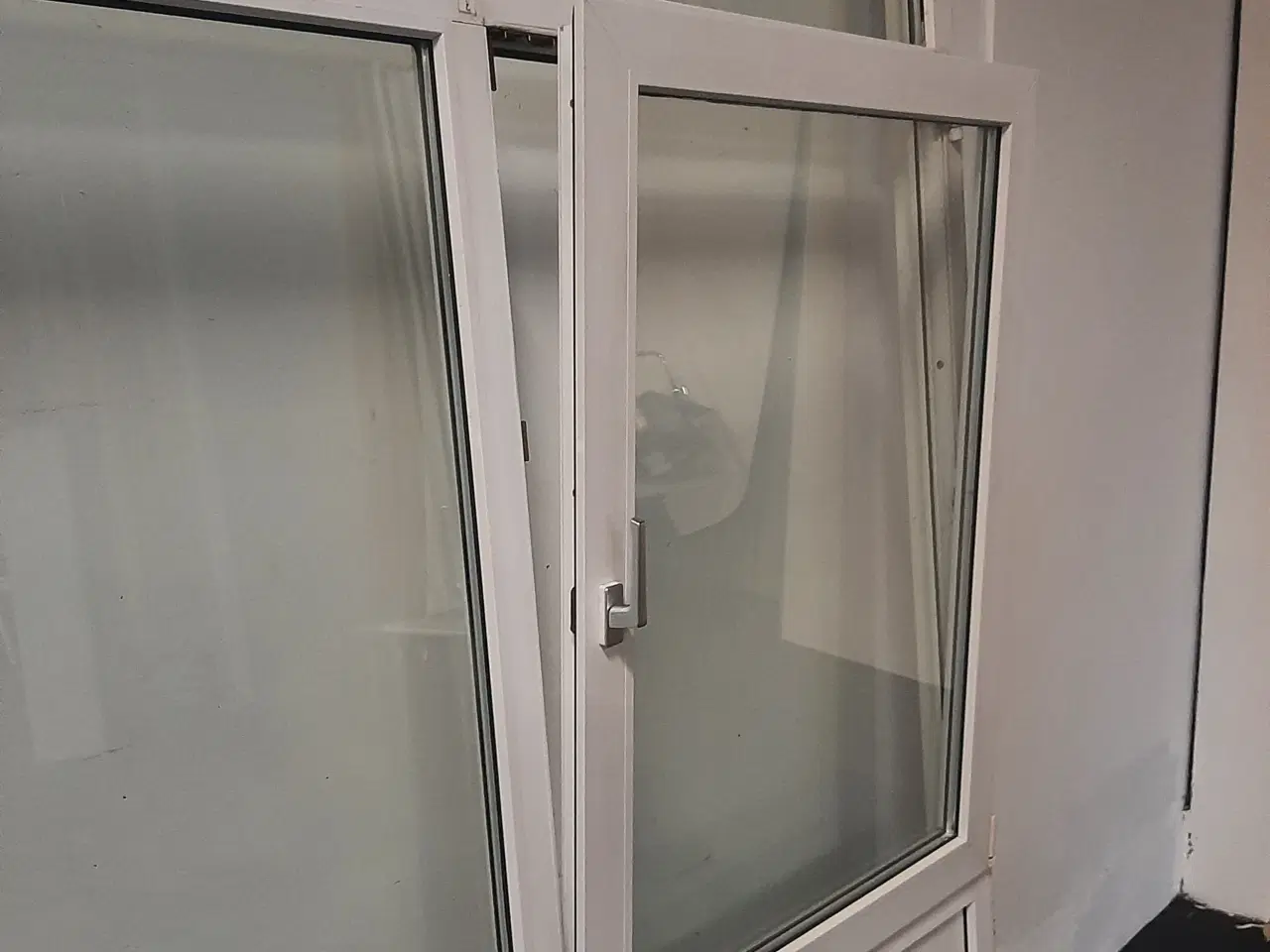 Billede 3 - Fastkarmsvindue med dreje-kip vindue, pvc, 1968x116x3252 mm, hvid