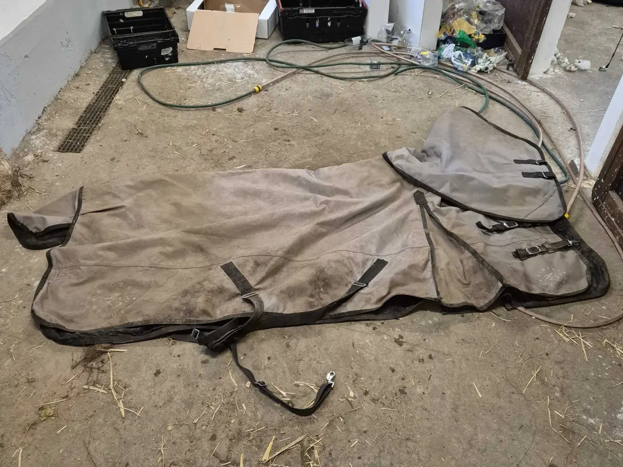 Billede 1 - Dækken pakke str 155