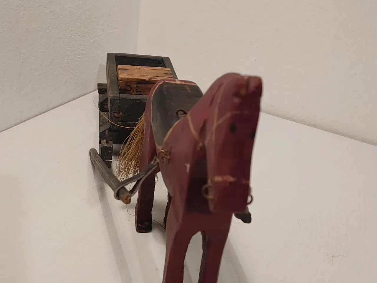 Billede 5 - Fængselslegetøj: Kane med hest. Ca 1930. L 42cm