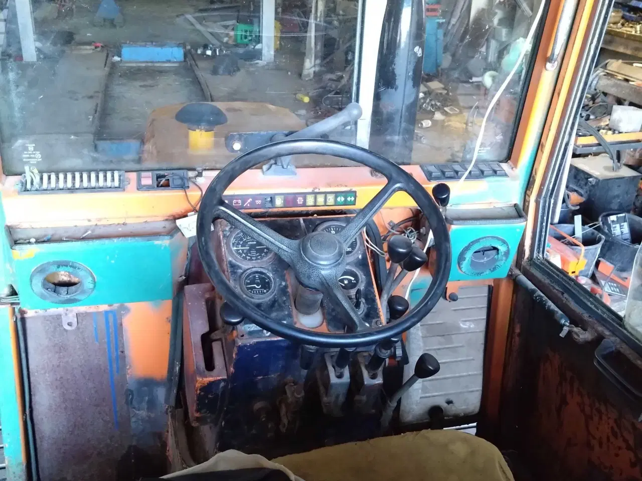 Billede 2 - Gammel sjov kommune traktor 
