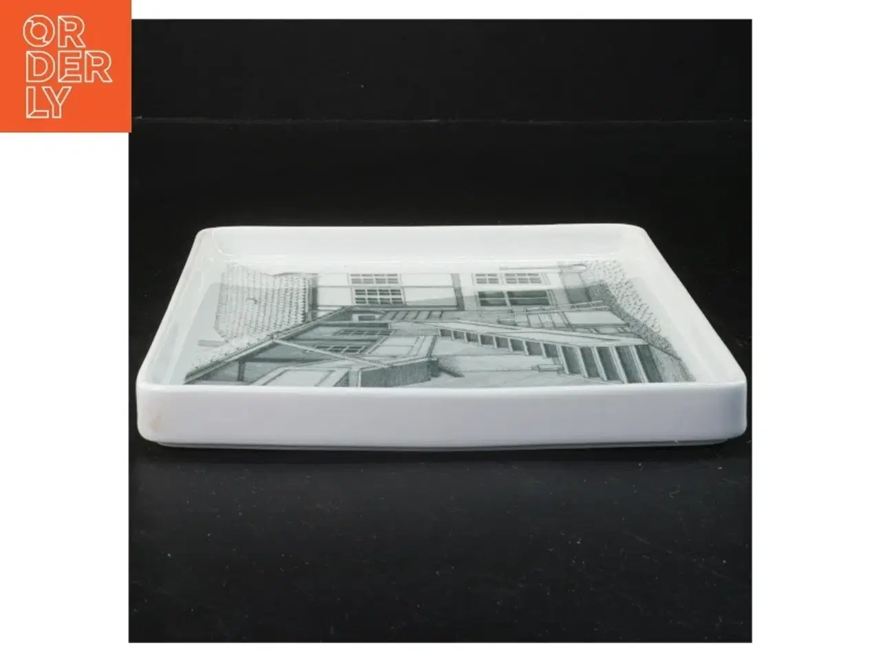 Billede 2 - Porcelænstallerken med motiv (str. 19x19x2 cm)