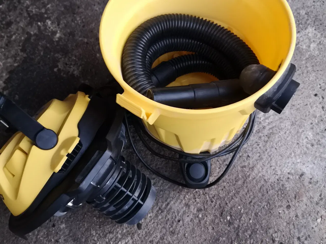 Billede 6 - Εn meget gammel 12-liters støvsuger suger og blæse