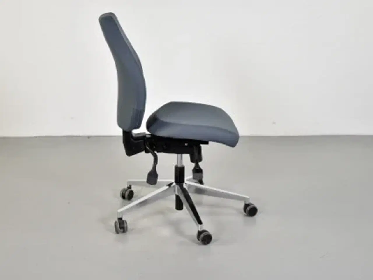 Billede 4 - Scan office kontorstol med blå/grå polster og krom stel, lav