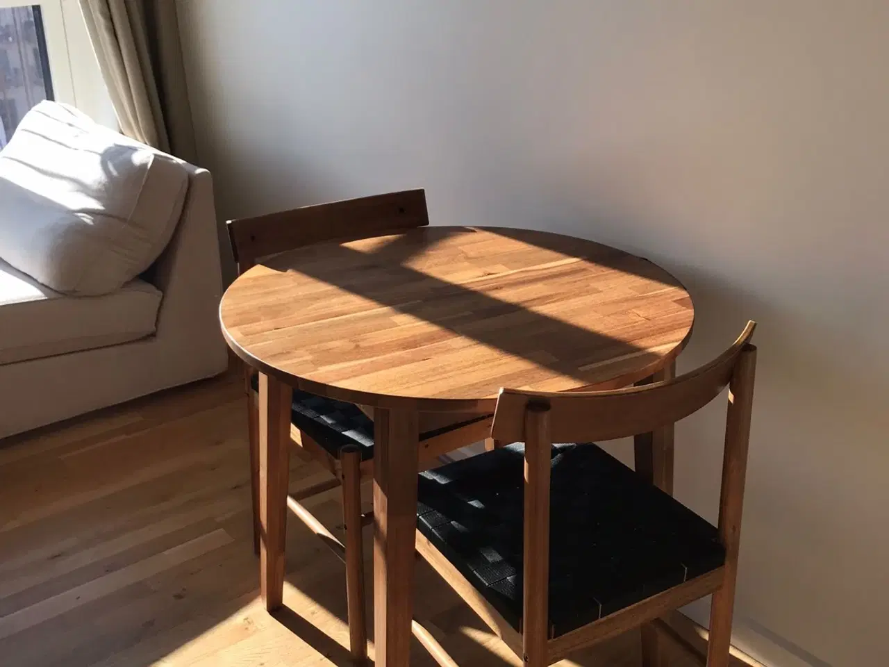 Billede 1 - Dining Table and Chairs