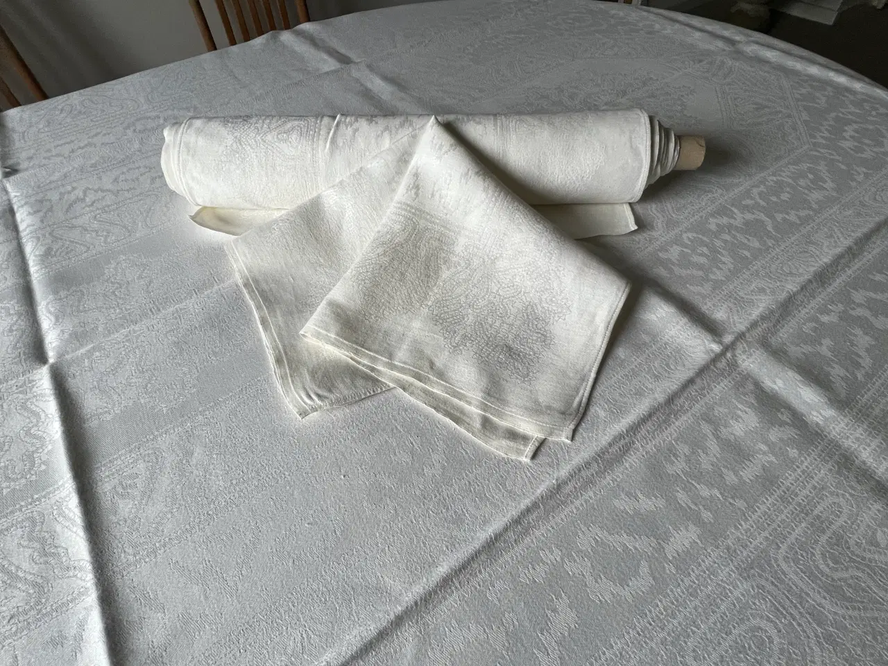 Billede 5 - Hvid Kniplinge dug & 12 Mundservietter