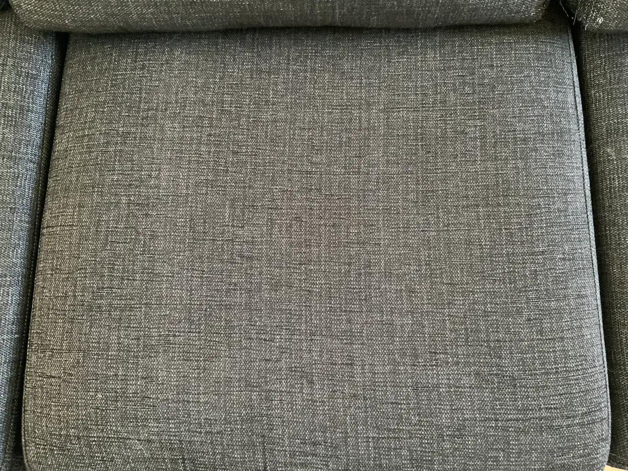 Billede 2 -  Chaiselong sofa i flot stand med masse plads.  