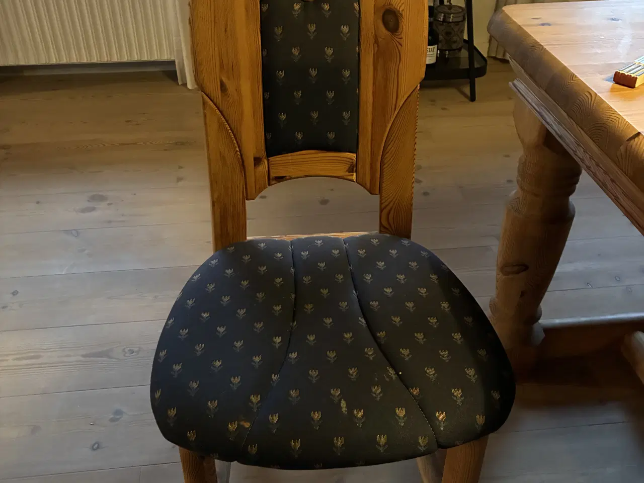 Billede 8 - Velholdt solidt spisebord