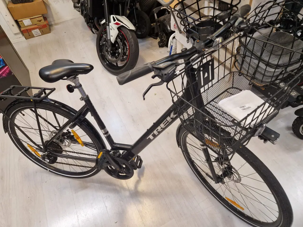 Billede 2 - Damcykel Trek med 16 växlar - 12 månaders garanti