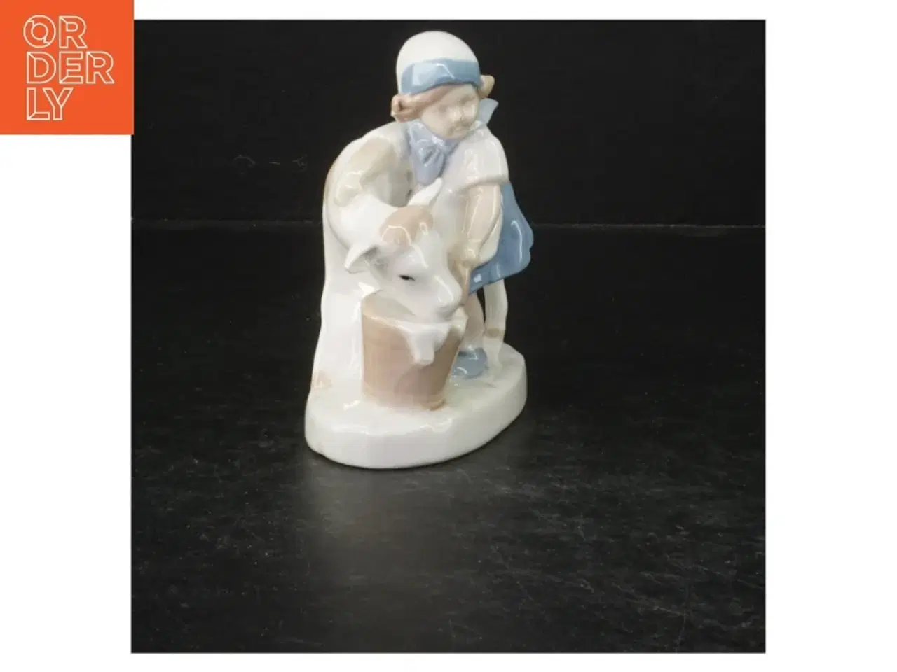 Billede 1 - Porcelænsfigur af pige med kalv (str. 13 cm)