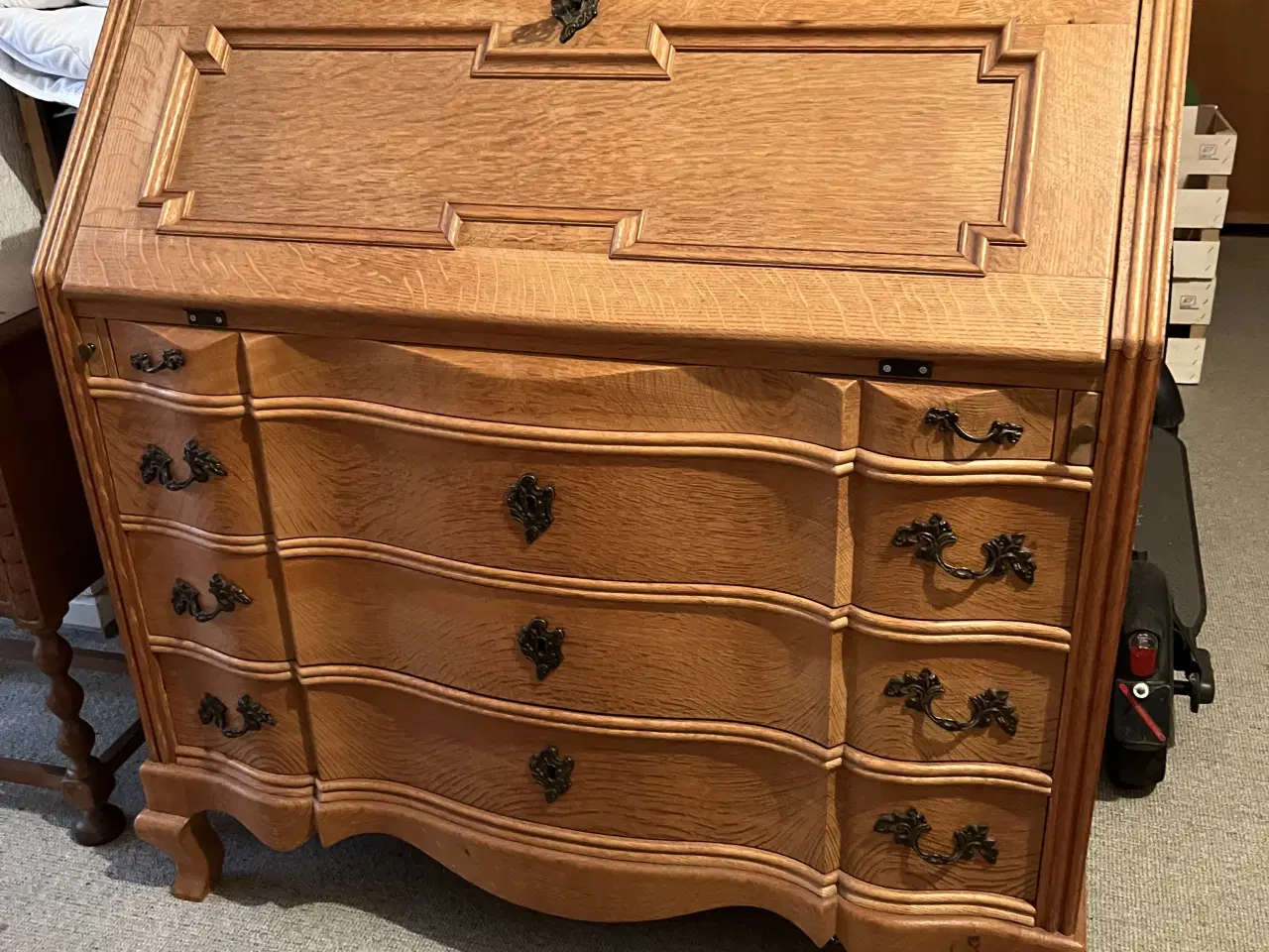 Billede 1 - Chatol i lys eg med flotte detaljer