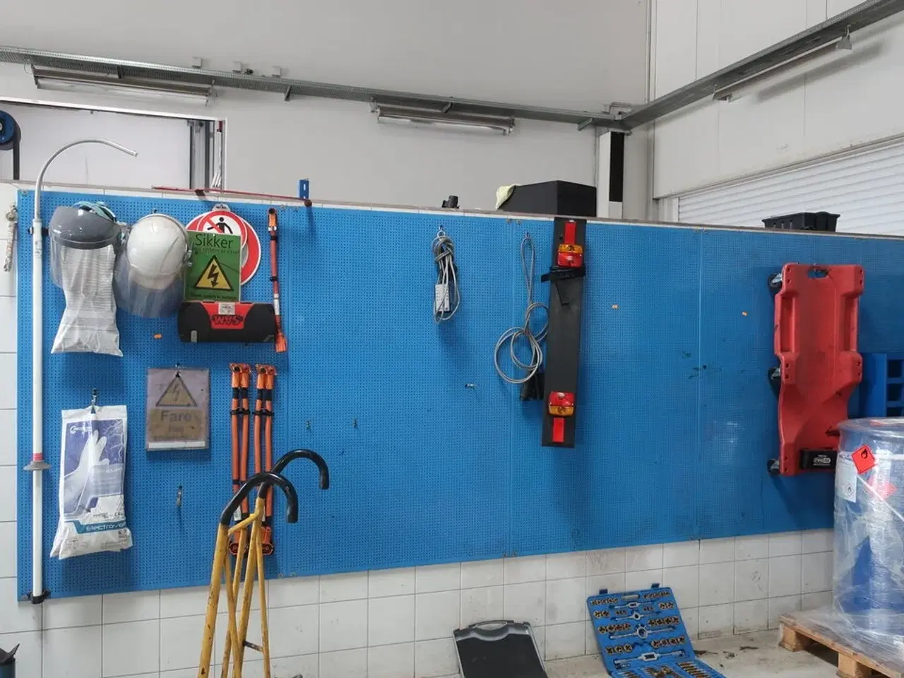 Billede 1 - Indhold på 4 stk. tavler