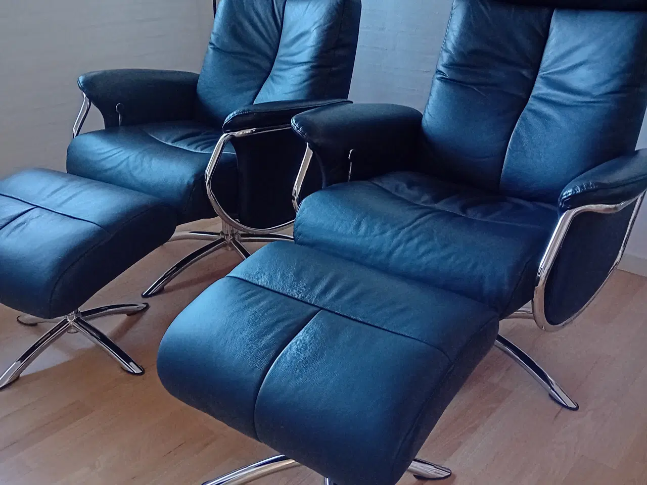 Billede 3 - 2 super lækker dreje og hvilestole med forskammel