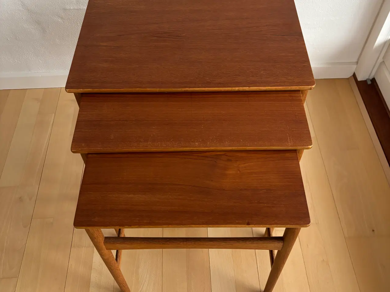 Billede 1 - Hans J Wegner - Indskudsbord TeakTræ m/Egetræsben